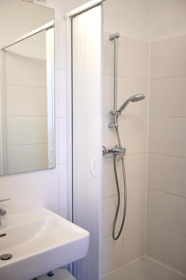 Nice Studio Close To Metro III Viyana Daire