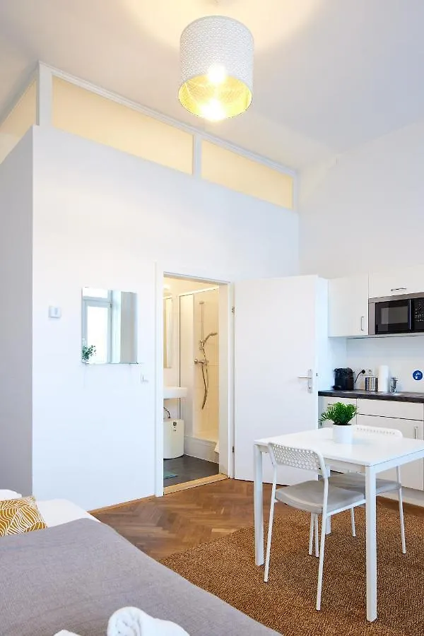 Nice Studio Close To Metro III Viena