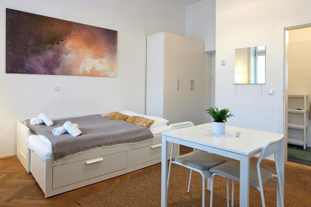 Nice Studio Close To Metro III Viena Apartamento